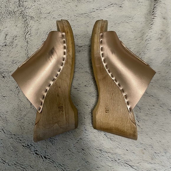 No. 6 rose gold front seam slide clog - Picture 5 of 16